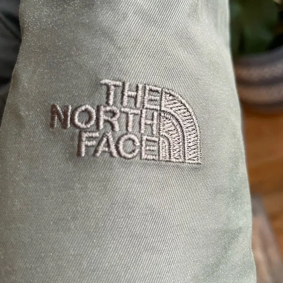 The north face winter jacket - Picture 2 of 9
